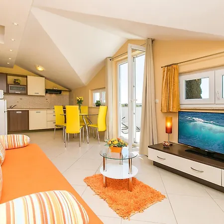 6923a Apartment *
